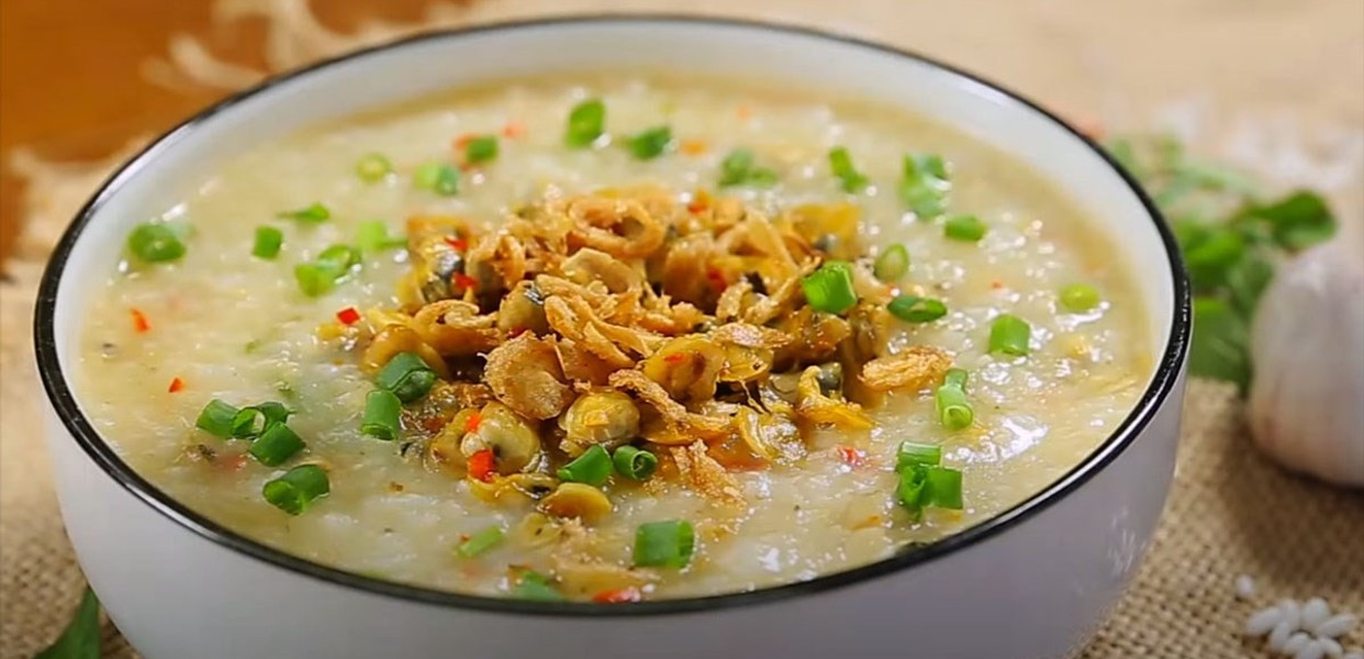 Dinh dưỡng tốt góp phần ngăn ngừa giảm cân, đáp ứng nhu cầu năng lượng và các chất dinh dưỡng, đồng thời tăng cường khả năng miễn dịch cho người bệnh xơ cột bên teo cơ. Chế biến món ăn dưới dạng mềm, nhừ, dễ nhai, nuốt như: Cháo, súp, các món ninh, hầm. Khi chế biến có thể dùng thêm chất tạo đặc để dễ nuốt. Ảnh minh họa: Internet Dinh dưỡng tốt góp phần ngăn ngừa giảm cân, đáp ứng nhu cầu năng lượng và các chất dinh dưỡng, đồng thời tăng cường khả năng miễn dịch cho người bệnh xơ cột bên teo cơ. Chế biến món ăn dưới dạng mềm, nhừ, dễ nhai, nuốt như: Cháo, súp, các món ninh, hầm. Khi chế biến có thể dùng thêm chất tạo đặc để dễ nuốt. Ảnh minh họa: Internet