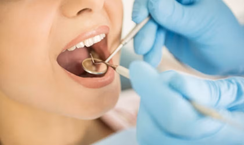 Sau khi tiến hành chụp X – quang răng, bác sĩ sẽ đánh giá hướng mọc của răng số 8. Việc có nên nhổ hay không, độ khó dễ của một ca nhổ răng số 8 sẽ phụ thuộc vào những yếu tố này. Ngoài ra, răng số 8 hàm trên thông thường sẽ dễ nhổ hơn so với răng số 8 hàm dưới. Ảnh minh họa: Internet