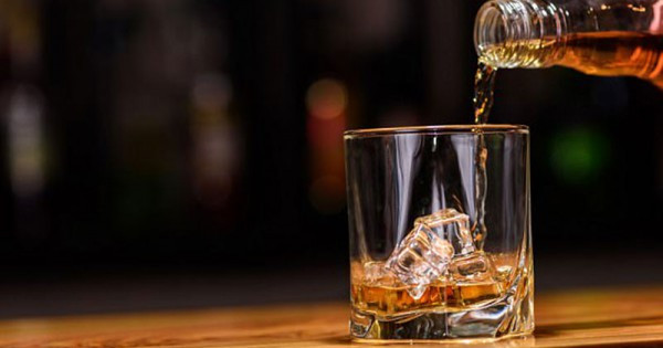 Sử dụng rượu mạn tính có thể làm tăng nguy cơ phát triển nhiều dạng ung thư, bao gồm ung thư miệng, thực quản, cổ họng, gan, tuyến tụy, vú và ruột kết... Ảnh minh họa: Internet