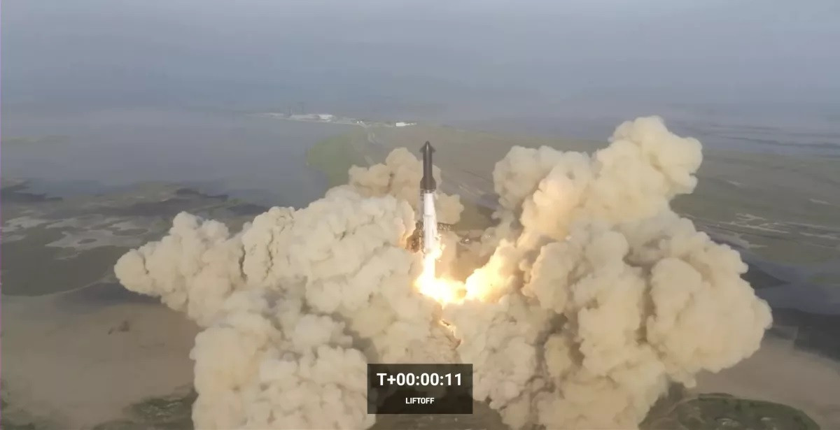 Tàu vũ trụ của SpaceX cất cánh từ bệ phóng tại Boca Chica, Texas vào ngày 20/4