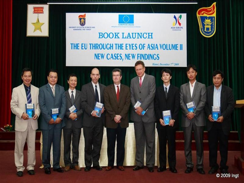 Lễ ra mắt cuốn sách “EU qua con mắt của châu Á”. Ảnh : PV