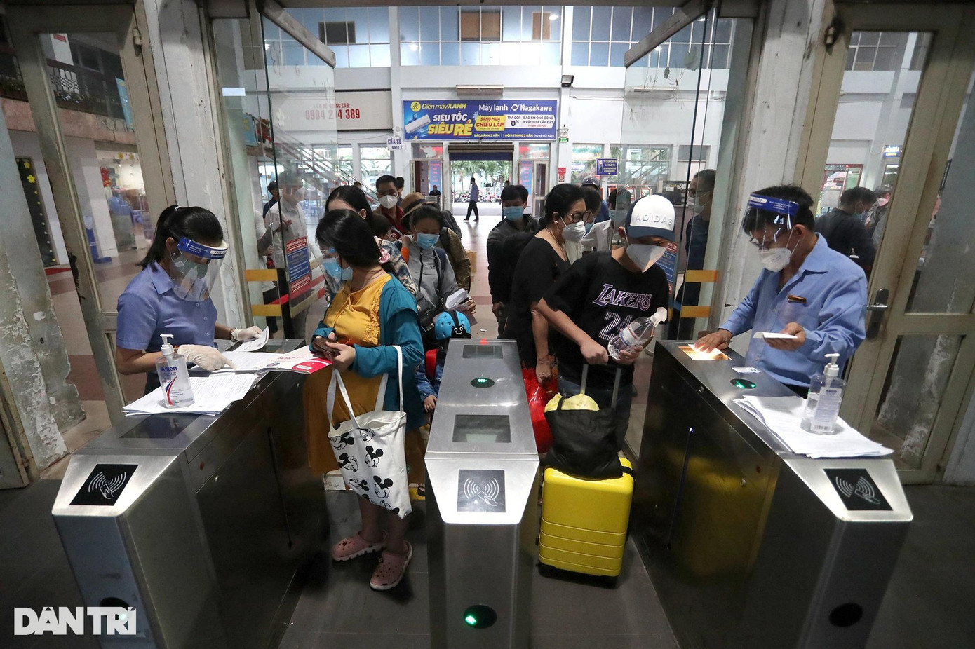 Ông Đỗ Quang Văn - Giám đốc chi nhánh đường sắt Sài Gòn (Công ty cổ phần Vận tải đường sắt Sài Gòn) cho biết, chuyến tàu đầu tiên hoạt động lại mang số hiệu SE8, chạy từ TPHCM ra Hà Nội, chạy qua 23 ga ở dọc các tỉnh thành từ Nam ra Bắc.