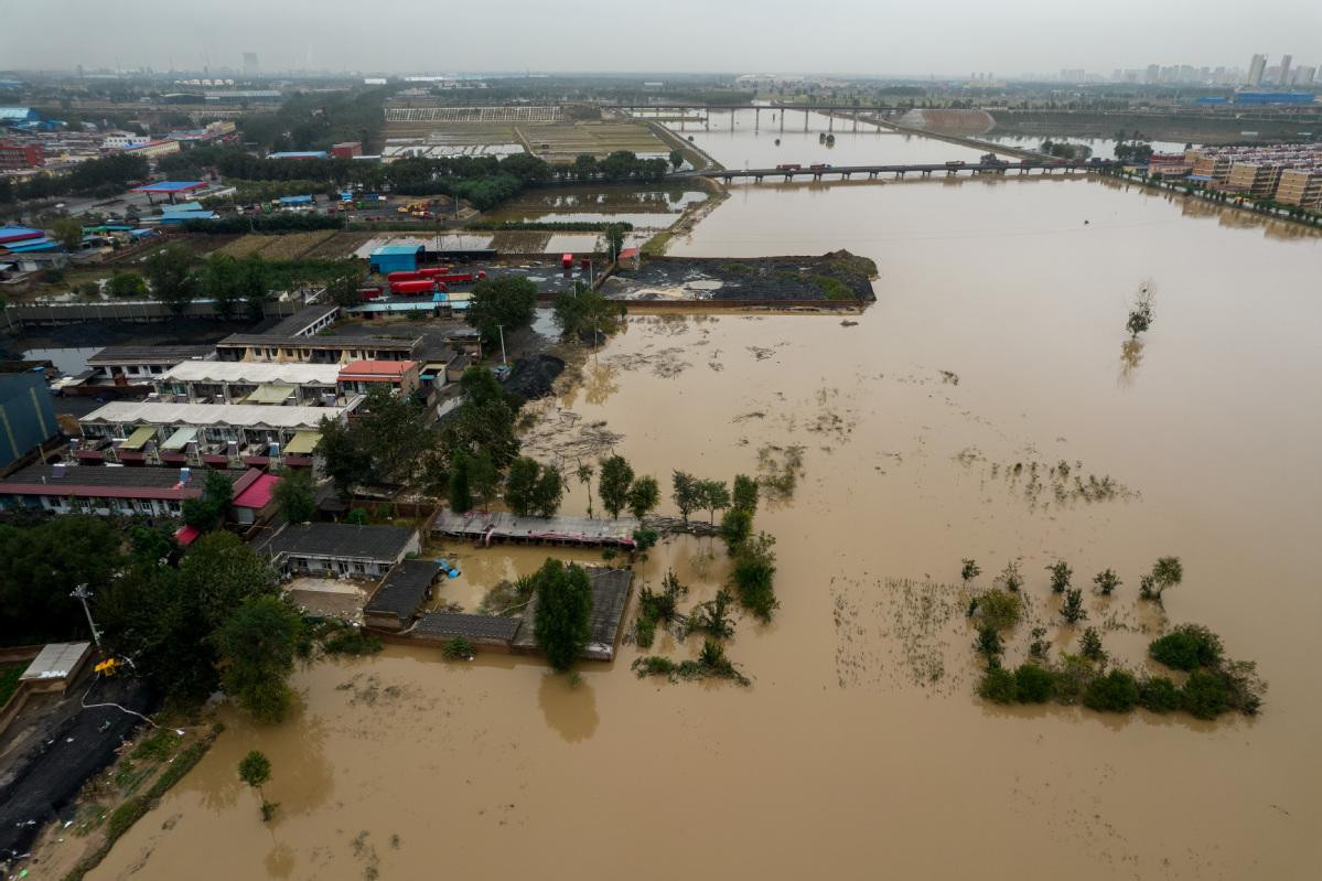 Nước sông tràn bờ ở Giới Hưu (Sơn Tây). Ảnh: China Daily Nước sông tràn bờ ở Giới Hưu (Sơn Tây). Ảnh: China Daily