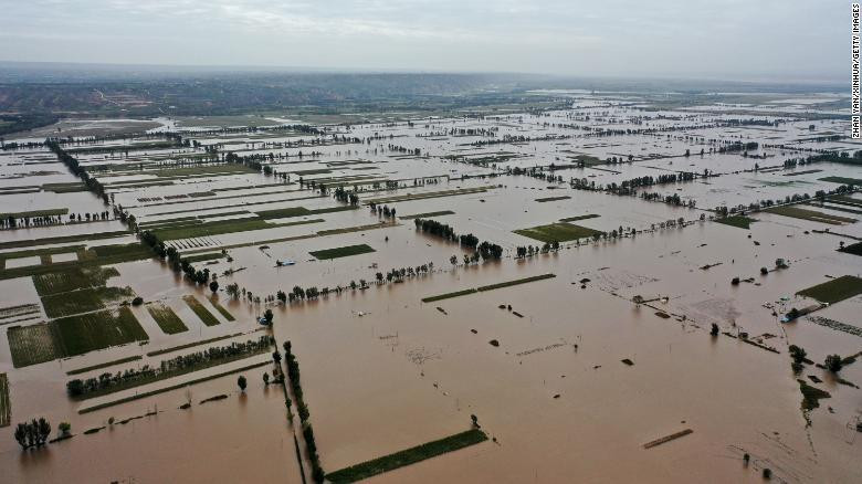 Nước lũ ở Hà Tân (Sơn Tây). Ảnh: Getty Nước lũ ở Hà Tân (Sơn Tây). Ảnh: Getty