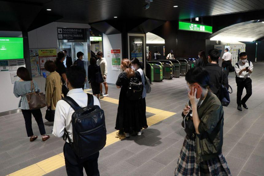 Các ga tàu tạm dừng hoạt động sau trận động đất. Ảnh: EPA-EFE Các ga tàu tạm dừng hoạt động sau trận động đất. Ảnh: EPA-EFE