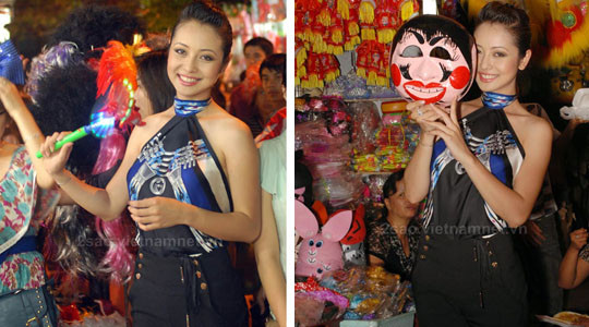 ...Cô cũng từng diện áo yếm cách tân khi đi dạo phố cổ trong dịp Trung thu