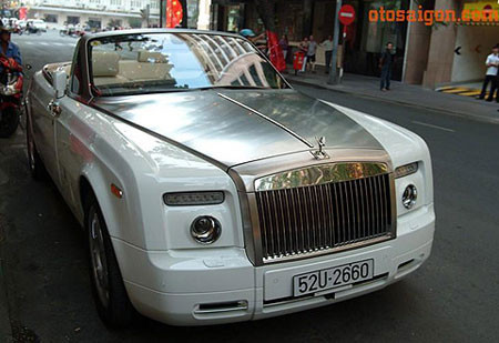 Rolls-Royce Phantom Drophead Coupe là một trong những mẫu xe ăn khách nhất của Rolls-Royce và cũng đã có mặt tại VN