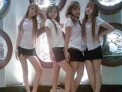 Các thể loại đồng phục mà các nữ sinh tự ý “cách điệu” để được sexy hơn. Các thể loại đồng phục mà các nữ sinh tự ý “cách điệu” để được sexy hơn