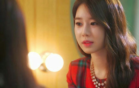  Vậy mà 4 năm, chị vẫn không nhận được lời yêu thương nào từ anh. Chị vẫn nghĩ anh đã dành tình cảm cho chị nhưng chị nhầm. (Ảnh minh họa) 