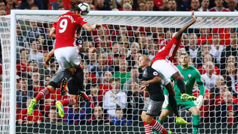 Dưới tay Mourinho, M.U lại là 'gã khổng lồ' ảnh 1