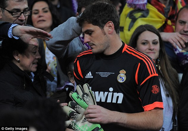Casillas vừa lập kỷ lục giữ sạch lưới.
