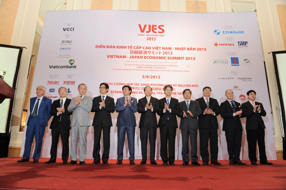 CEO Vietcombank chụp ảnh cùng lãnh đạo cấp cao Việt-Nhật dự diễn đàn