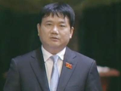 Bộ trưởng Bộ giao thông vận tải Đinh La Thăng trả lời chất vấn tại quốc hội sáng nay, 23-11