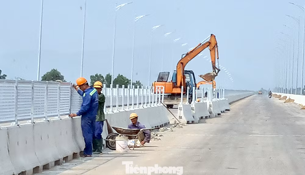 Bộ GTVT lo ngại các quy định quá chặt chẽ về chuyển nhượng thầu, trong khi quy định về nhà thầu phụ còn chung chung có thể dẫn tới khó khăn trong thực hiện. Bộ GTVT lo ngại các quy định quá chặt chẽ về chuyển nhượng thầu, trong khi quy định về nhà thầu phụ còn chung chung có thể dẫn tới khó khăn trong thực hiện.