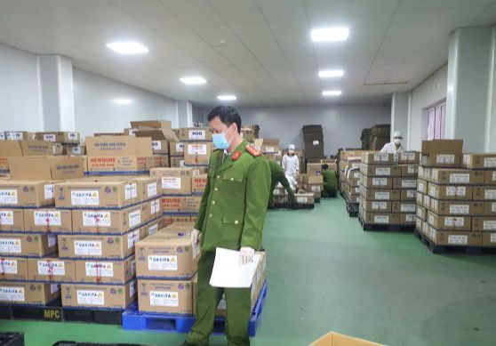 Cận cảnh số lượng hàng ngàn hộp sữa bột giả các loại được Cơ quan Công an thu giữ phục vụ điều tra. Ảnh CAND Cận cảnh số lượng hàng ngàn hộp sữa bột giả các loại được Cơ quan Công an thu giữ phục vụ điều tra. Ảnh CAND