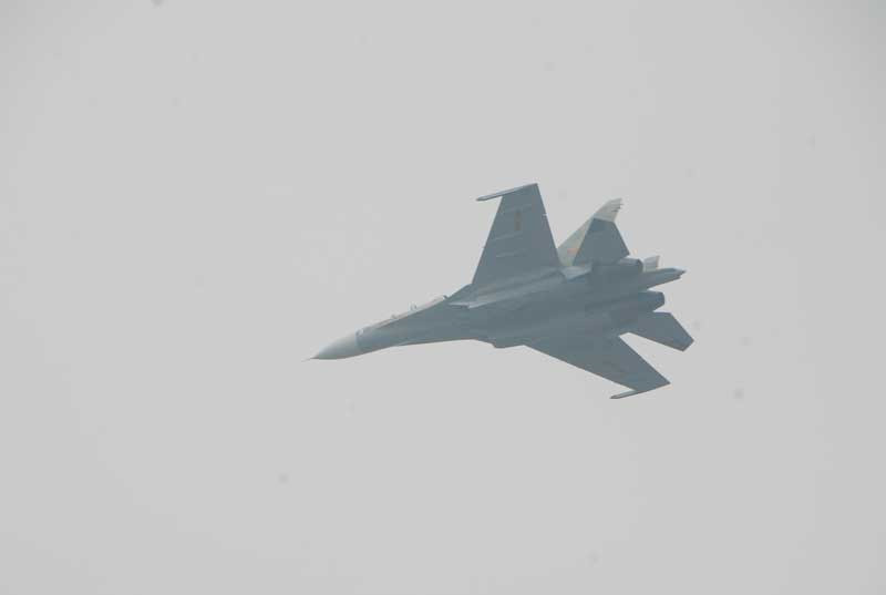 Thủ tướng theo dõi một khoa mục diễn tập của SU-30 