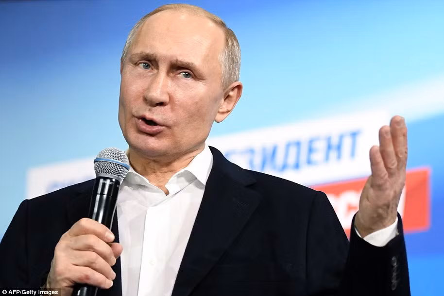Vladimir Putin – Từ sĩ quan KGB tới ông chủ Điện Kremlin ảnh 4 Vladimir Putin – Từ sĩ quan KGB tới ông chủ Điện Kremlin ảnh 4