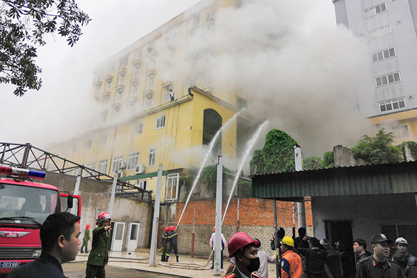 [CẬP NHẬT] Cháy tổ hợp giải trí lớn nhất TP. Vinh, một người chết ảnh 4