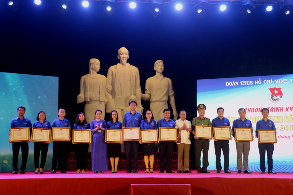 Hàng vạn thanh niên Nghệ An tham gia tình nguyện hè trong 20 năm ảnh 3