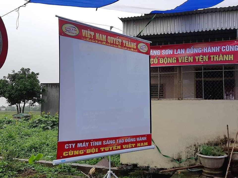 Những cung bậc cảm xúc của CĐV ở chung kết lượt đi AFF Cup ảnh 27 Những cung bậc cảm xúc của CĐV ở chung kết lượt đi AFF Cup ảnh 27