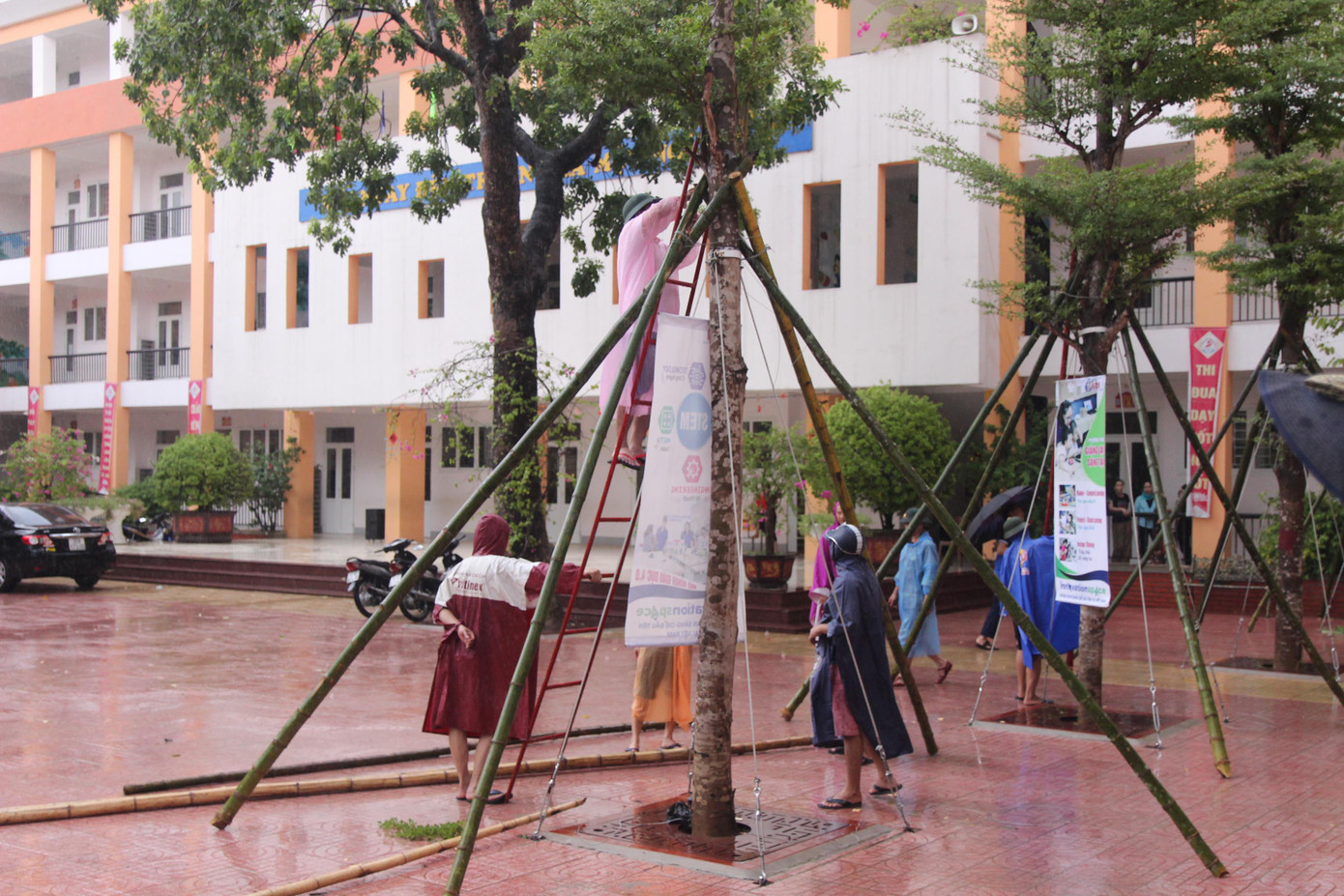 Vòi rồng cao hàng chục mét xuất hiện ở biển Vũng Áng trước giờ bão số 4 đổ bộ ảnh 3