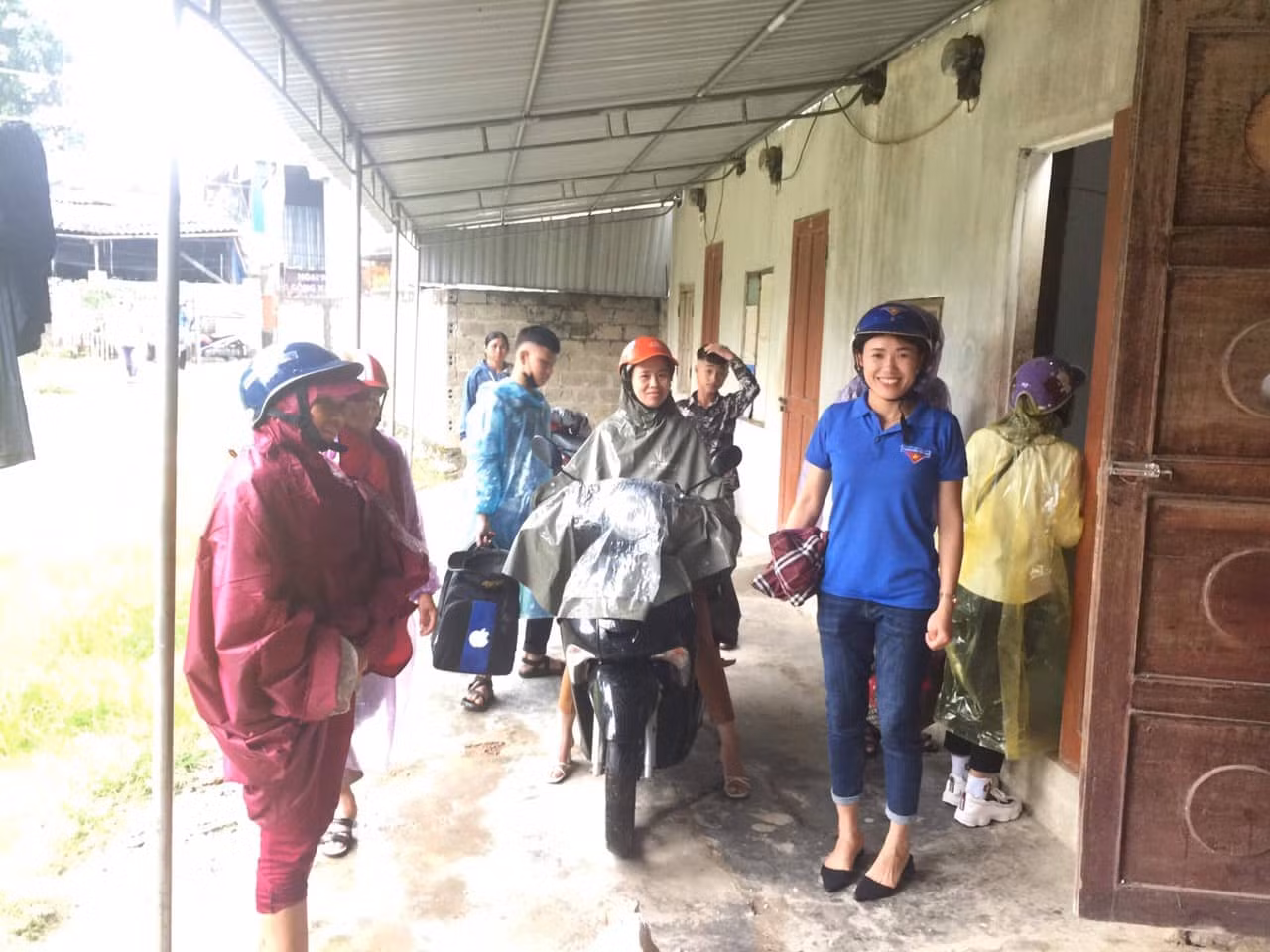Tình nguyện mùa thi nơi 'chảo lửa Đông Dương' ảnh 1