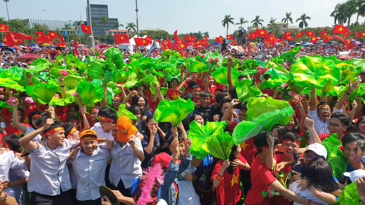 Giây phút vỡ òa cảm xúc tại quê nhà quán quân Đường lên đỉnh Olympia 2019 ảnh 4