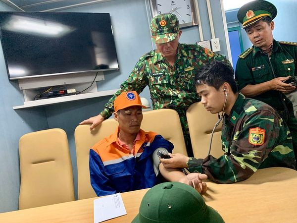 9 ngư dân tàu cá Nghệ An mất tích: Lời kể của thuyền viên được cứu sống ảnh 2