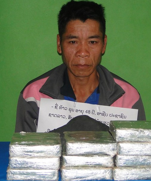 Người nước ngoài bị bắt khi đang vận chuyển 10 bánh heroin ảnh 1