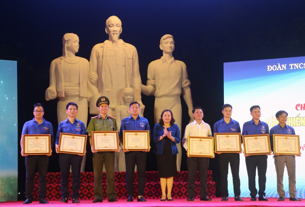 Hàng vạn thanh niên Nghệ An tham gia tình nguyện hè trong 20 năm ảnh 2