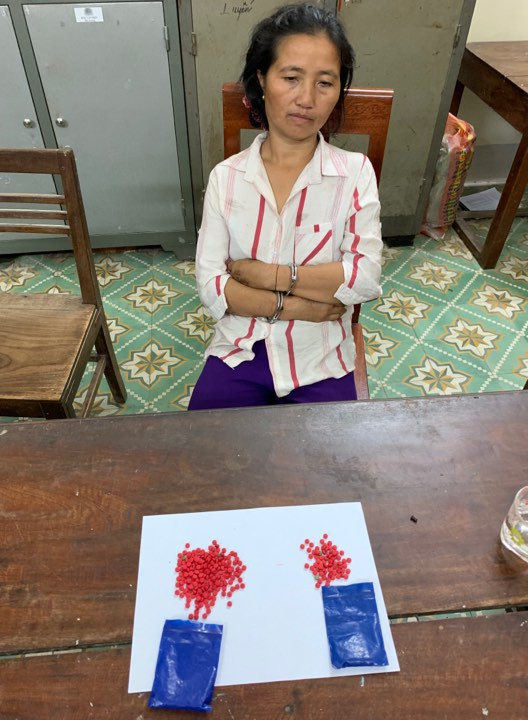 Cảnh sát giao thông quật ngã đối tượng ma túy bỏ xe chạy trốn ảnh 2