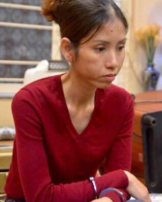 Người đàn bà thủ súng trong nhà khi tham gia buôn bán ma túy 'khủng' ảnh 1