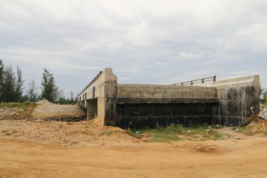 Vì sao cầu 12 tỷ xây xong 3 năm vẫn không thể sử dụng ảnh 15