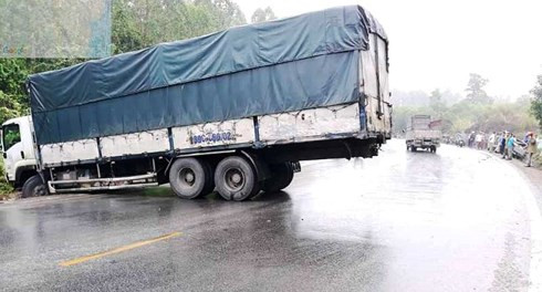 Tai nạn nghiêm trọng trên quốc lộ, tài xế xe bán tải tử vong tại chỗ ảnh 1