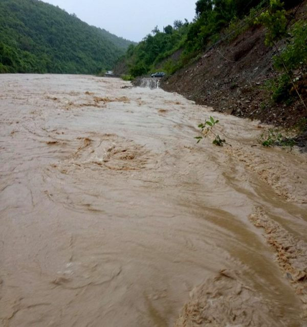Hai dì cháu tử vong trong cơn lũ dữ ở Nghệ An ảnh 1