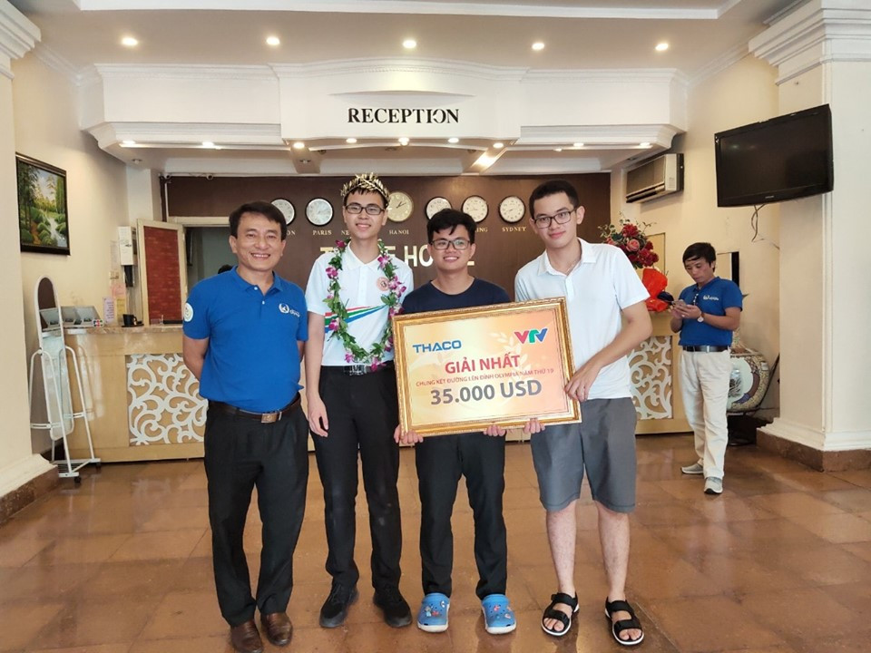 Giọt nước mắt hạnh phúc của Hiệu trưởng trường chuyên Phan Bội Châu ảnh 3