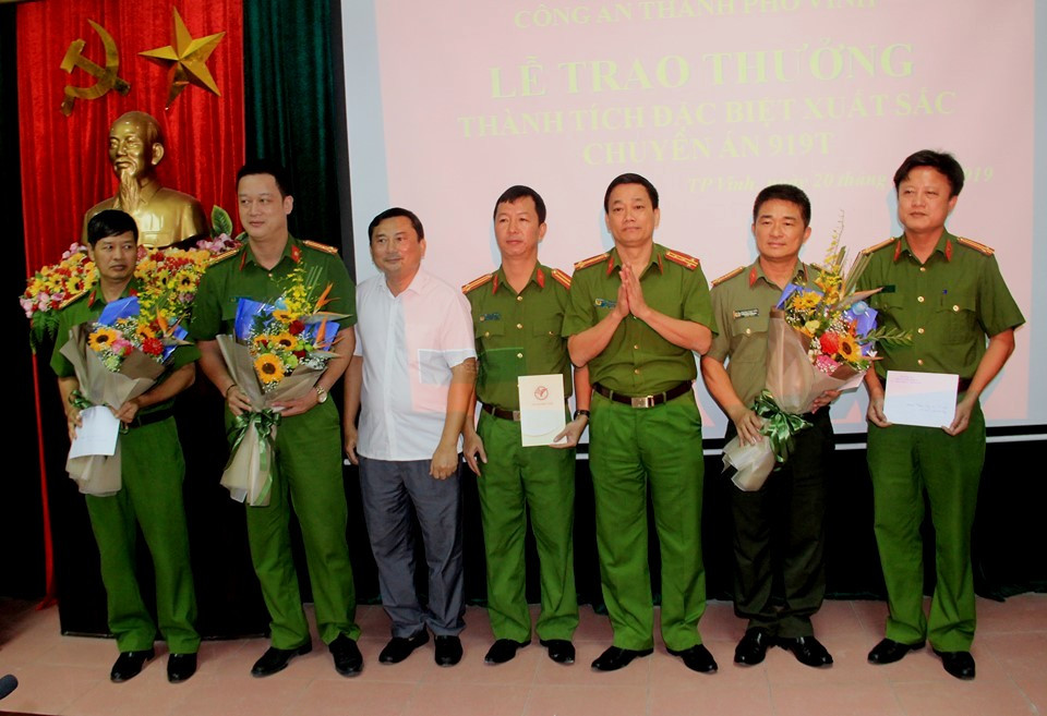 Khởi tố 3 người Trung Quốc trộm thông tin thẻ ATM chiếm đoạt tài sản ảnh 1