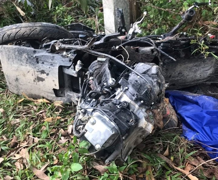 Xe máy đối đầu với ô tô bán tải, hai vợ chồng tử vong tại chỗ ảnh 3