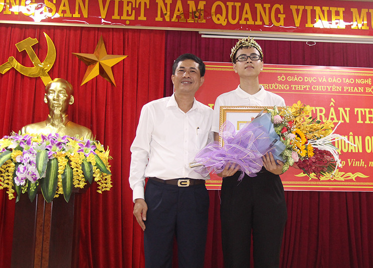Quán quân Olympia 2019 Trần Thế Trung 'về nhà' ảnh 6