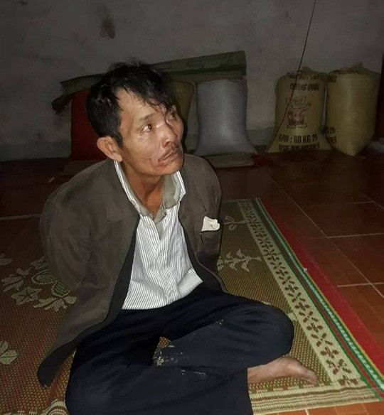 Tạm giữ thầy mo dùng kiếm đâm con tử vong ảnh 1