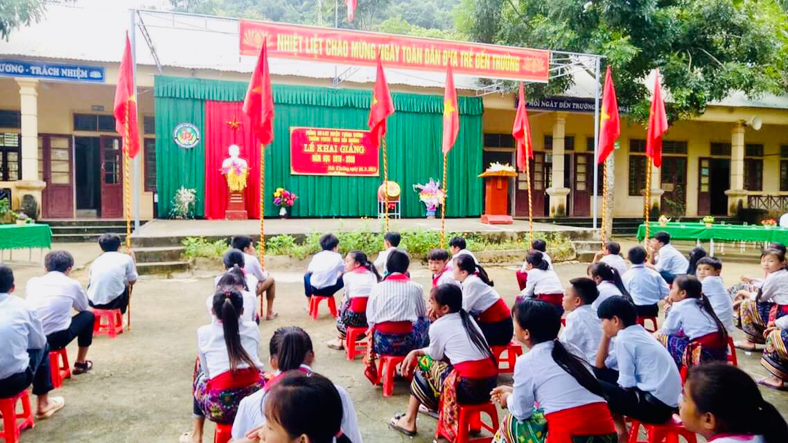 Trường học ở xã nghèo nhất Nghệ An tổ chức khai giảng sớm ảnh 3