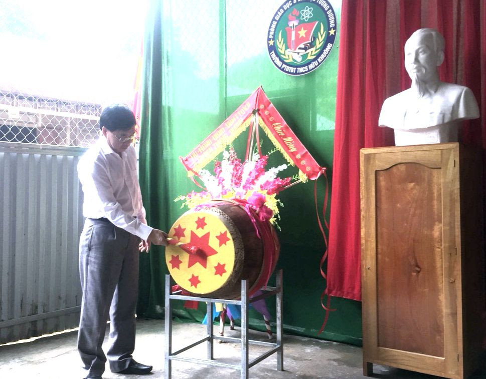 Trường học ở xã nghèo nhất Nghệ An tổ chức khai giảng sớm ảnh 2