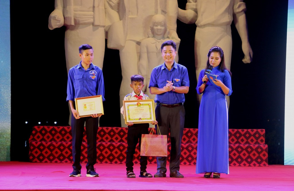 Hàng vạn thanh niên Nghệ An tham gia tình nguyện hè trong 20 năm ảnh 5