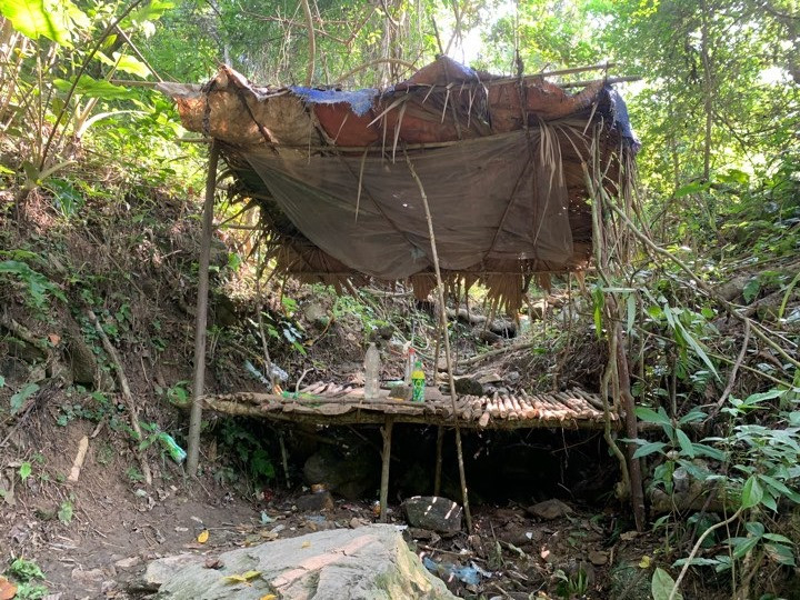 Bị bao vây, đối tượng ma túy chĩa súng về cảnh sát để tẩu thoát ảnh 1