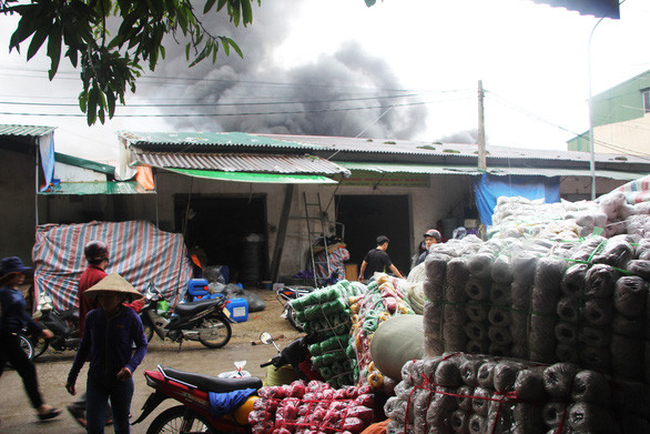 Cháy lớn ở kho chứa hàng tết chợ Vinh ảnh 5