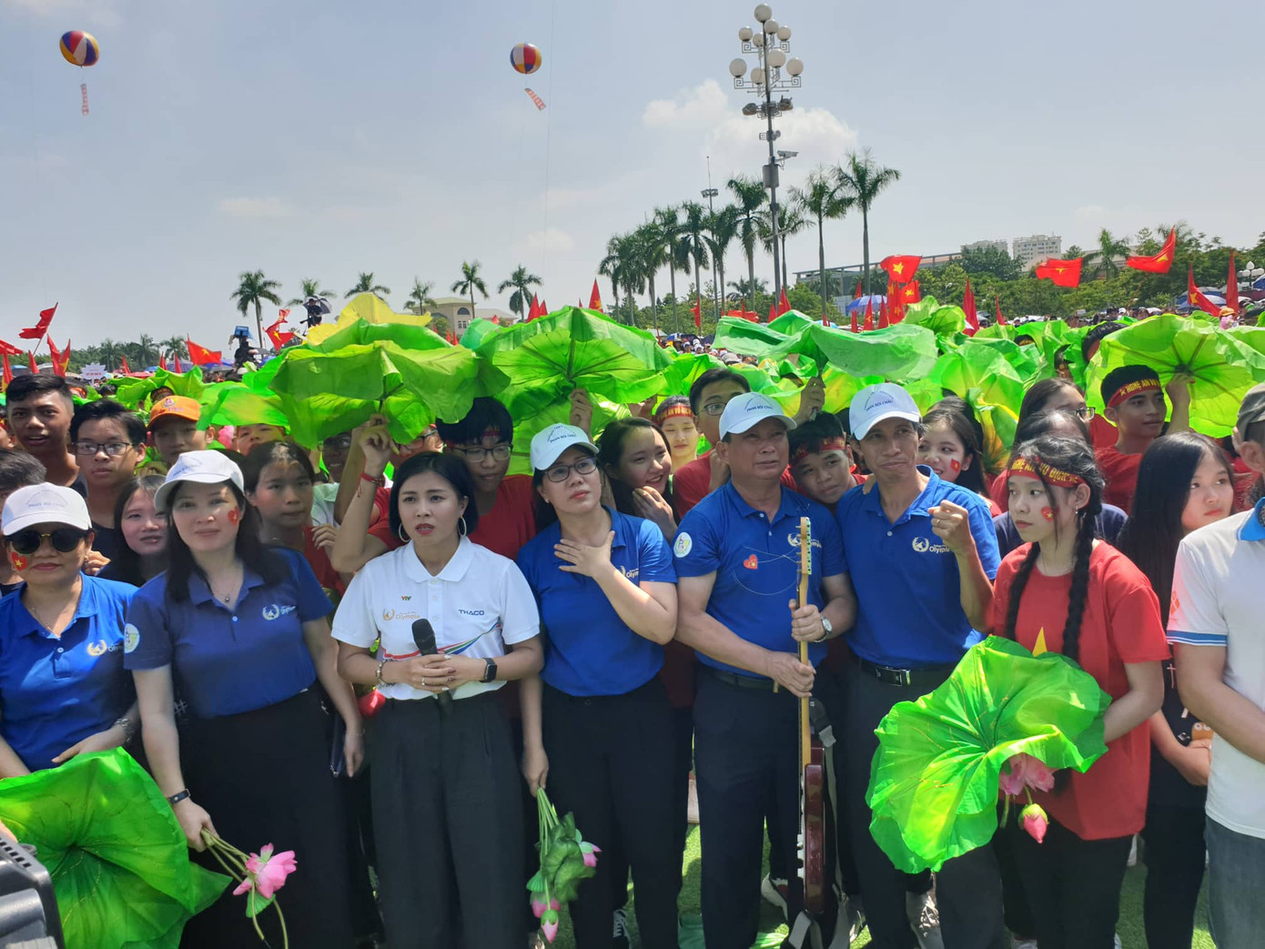 Giây phút vỡ òa cảm xúc tại quê nhà quán quân Đường lên đỉnh Olympia 2019 ảnh 1