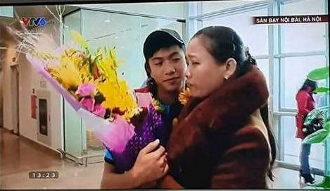 Mẹ của Công Phượng, Văn Đức, Xuân Mạnh dự buổi vinh danh các con ảnh 2