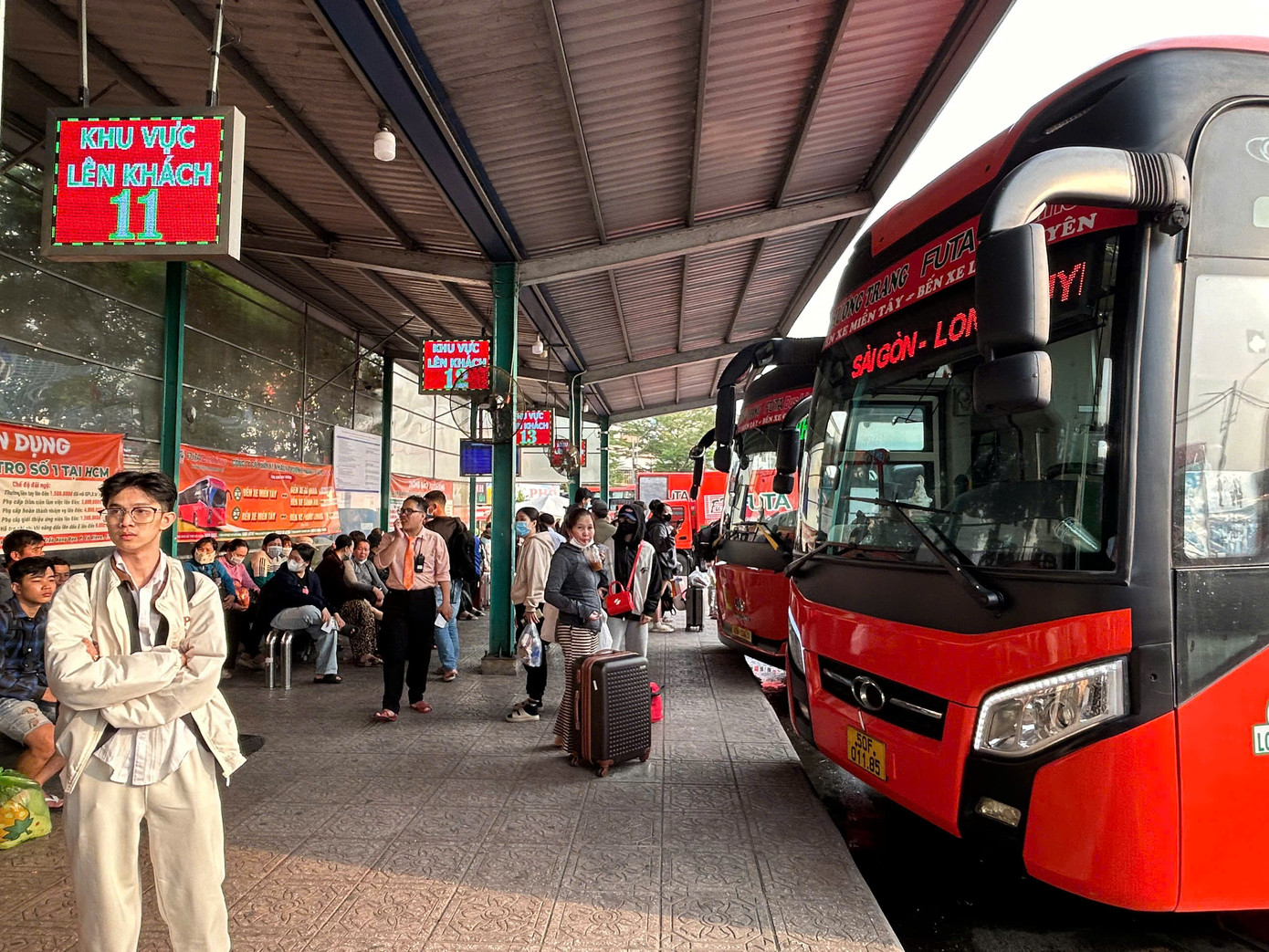 Bến xe dự báo trong dịp Tết Nguyên đán, lượng xe tăng trên 3% và lượng khách tăng trên 5% so với cùng kỳ năm 2024, lượng khách chủ yếu tập trung cao điểm từ ngày 26 đến 28 tháng Chạp. Ảnh: CTV Bến xe dự báo trong dịp Tết Nguyên đán, lượng xe tăng trên 3% và lượng khách tăng trên 5% so với cùng kỳ năm 2024, lượng khách chủ yếu tập trung cao điểm từ ngày 26 đến 28 tháng Chạp. Ảnh: CTV