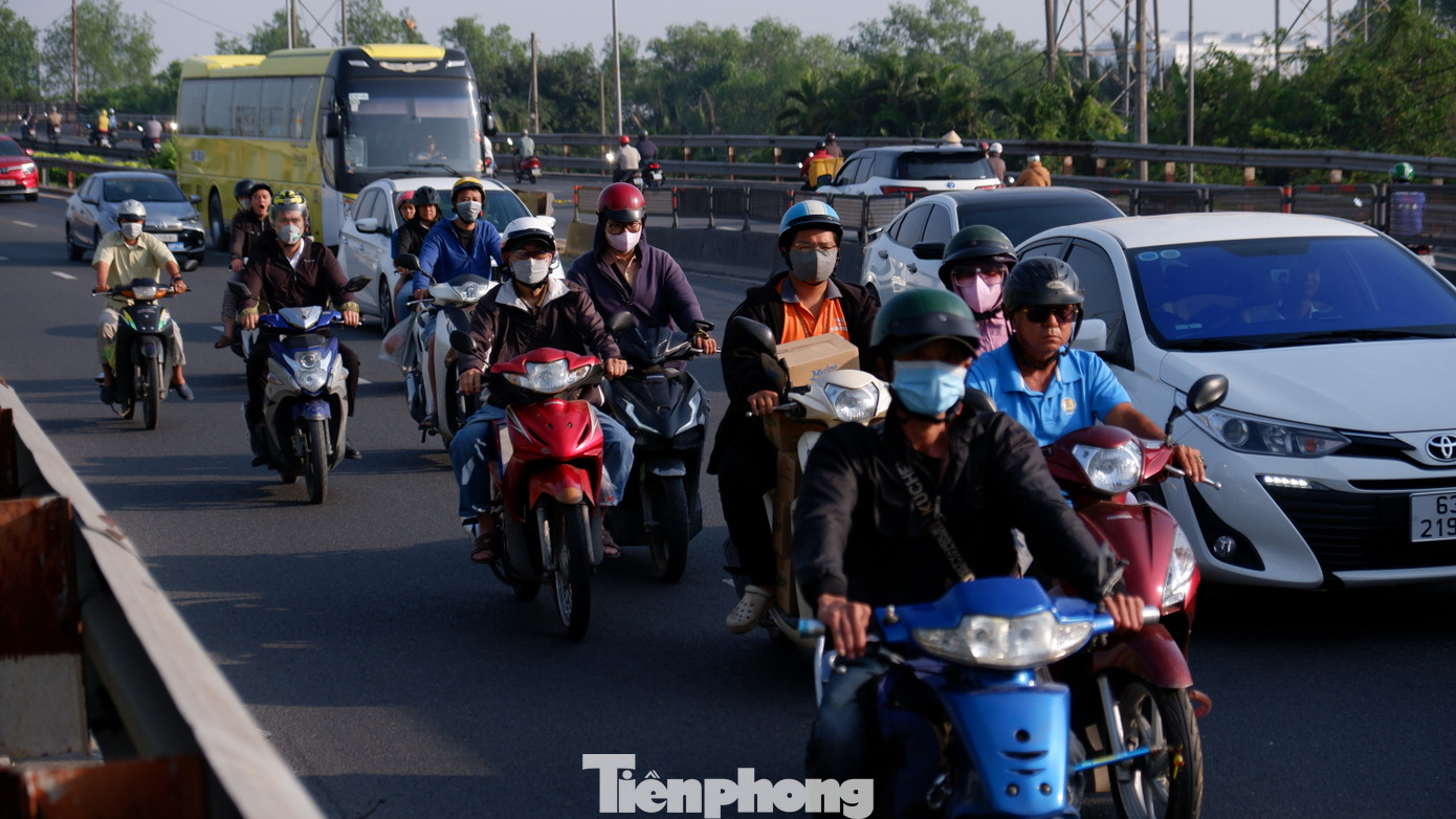 Trong khoảng ngày 28 - 29/1 (29 tháng Chạp và mùng 1 Tết Nguyên đán Ất Tỵ), dưới sự ảnh hưởng bởi không khí lạnh tăng cường, thời tiết TPHCM sẽ se lạnh về đêm và sáng sớm, nhiệt độ thấp nhất từ 20 - 21 độ C. Ảnh minh họa: Hữu Huy