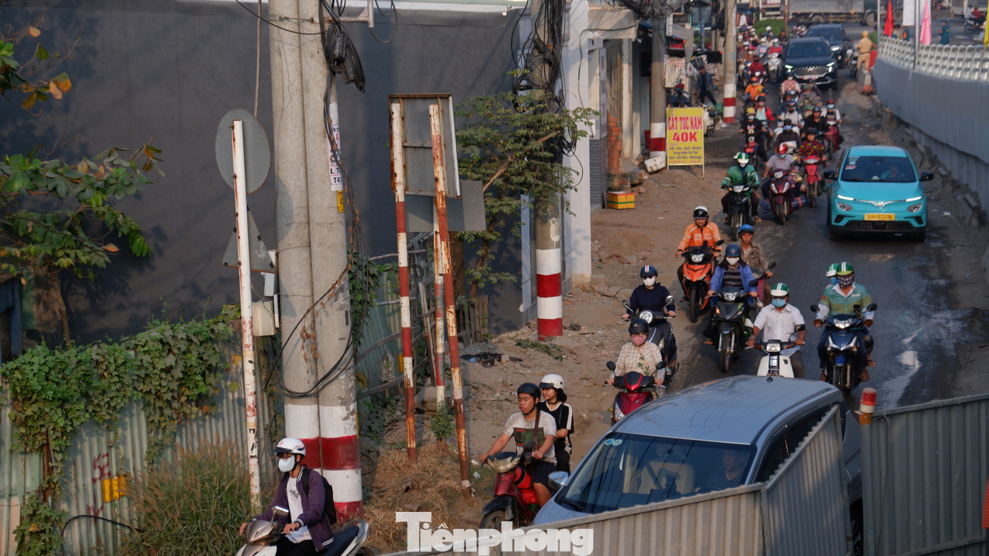 Trước khi cầu Tân Kỳ Tân Quý được thông xe, giao thông qua khu vực này thường xuyên ùn tắc.